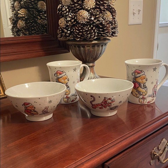 Other - NWT Winnie the Pooh Christmas Dishes Set of 2 Bowls and Mugs